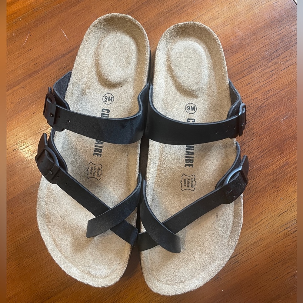 Like New Cushionaire Leather Insole Sandals
